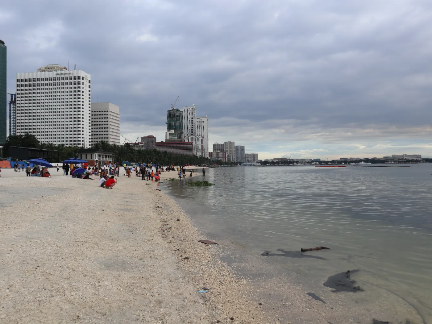 Manila_Baywalk_Dolomite_Beach_coast_(Roxas_Boulevard,_Manila;_12-31-2022)